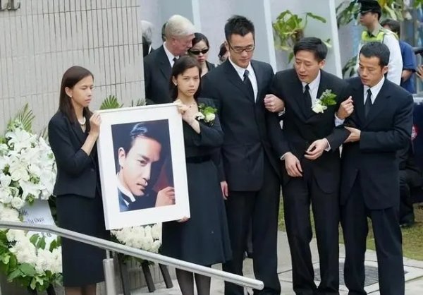 港联证券 饱受抑郁症困扰的明星们，娱乐工业化无法逃避的代价？